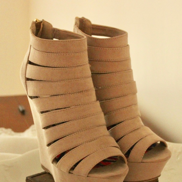 Madden Girl Kiickit Caged Platform Wedge - Picture 3 of 8